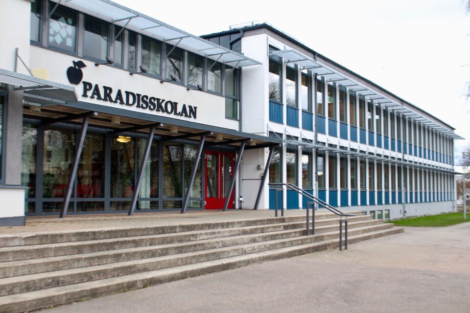 Paradisskolan är en av högstadieskolorna i Nybro. Skolledningen håller på att förbereda sig inför en eventuell stängning av skolan.