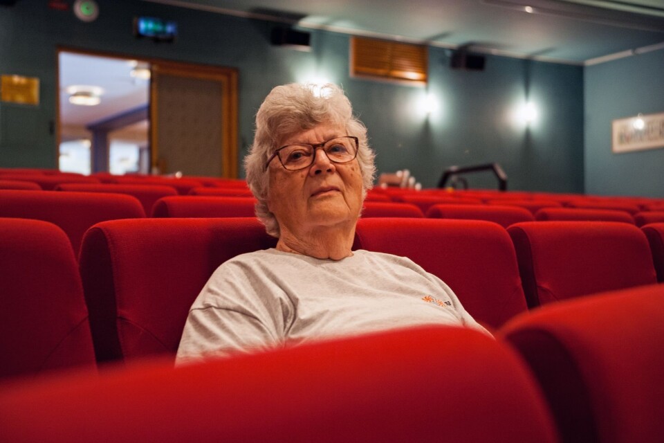 Lisa Håkansson är ansvarig för Kongas biograf och har jobbat på bibliotek i 44 år.