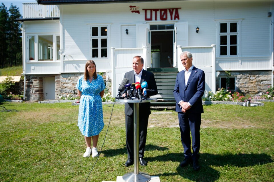 Sveriges statsminister på plats för att hedra offren.