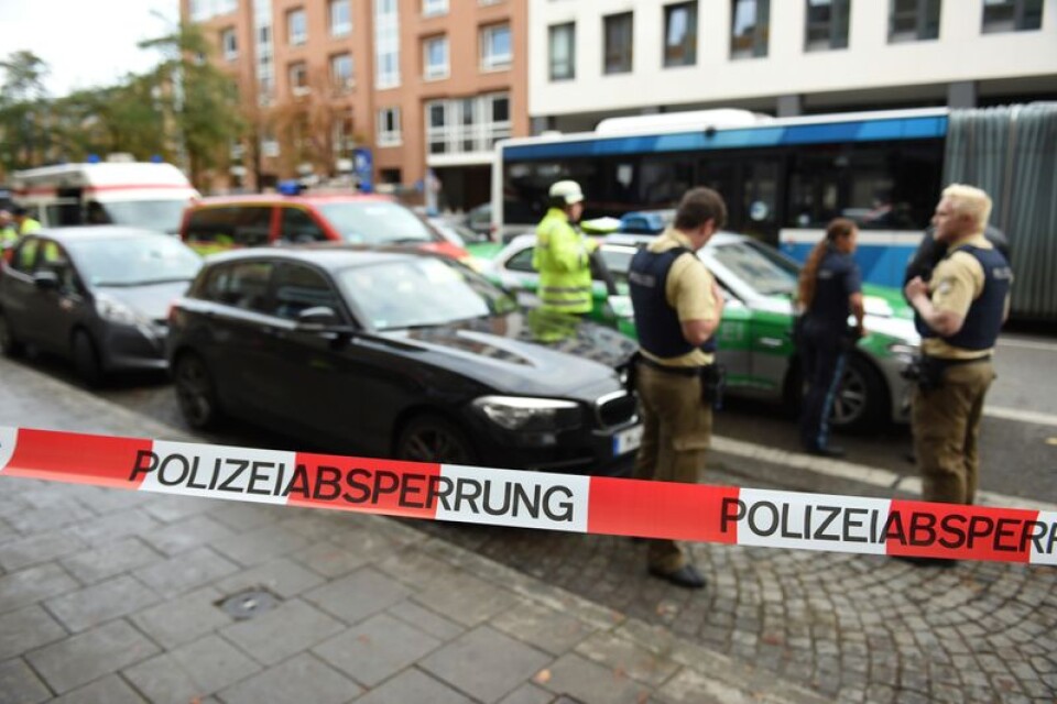 Polis vid Rosenheimer Platz efter knivattacken.