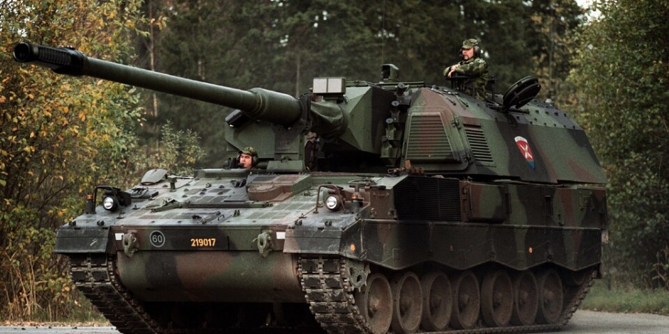 I juli beställde Ukraina 100 artilleripjäser av typen Panzerhaubitze 2000 från tyska försvarskoncernen Krauss-Maffei Wegmann. På bilden syns en Panzerhaubitze 2000 som ägs av svenska försvaret. Nu ska Ukraina få det slovakiska artillerisystemet Zuzana-2. Arkivbild.
