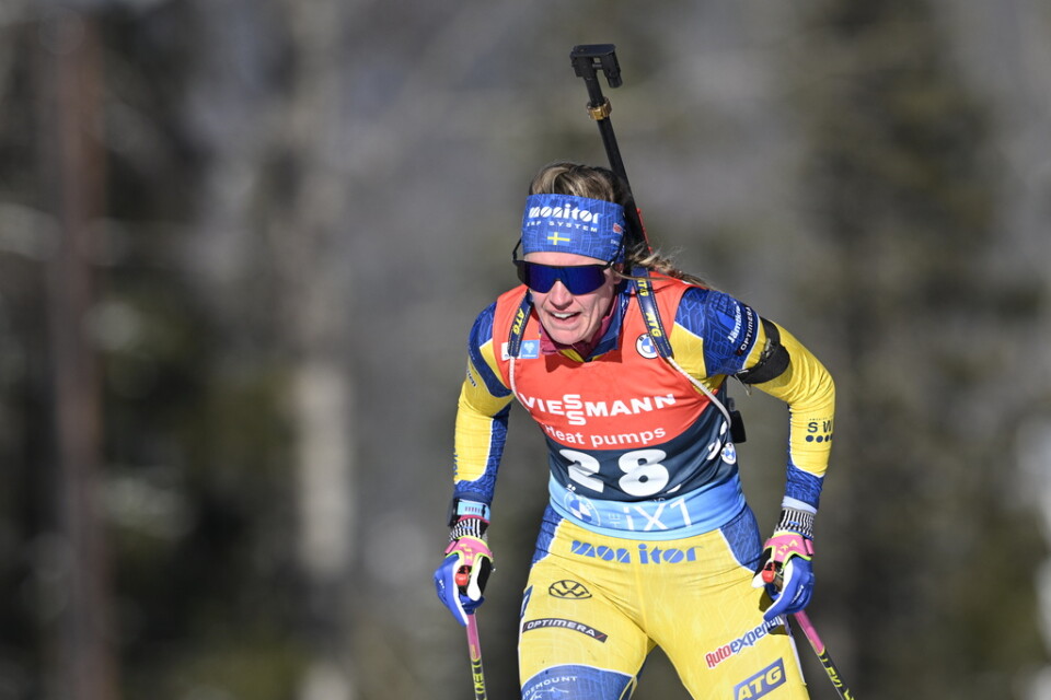 Elvira Öberg var bästa svenska, men långt från pallen i distansloppet i Östersund.