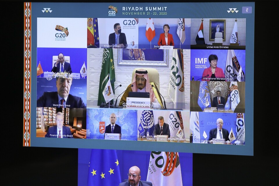 G20-mötet, som sett från EU:s rådsordförande Charles Michels skärm i Bryssel. Ledarna för världens 20 rikaste länder träffas i videosamtal – med hopp om att kunna ses ansikte mot ansikte på nästa G20-möte.
