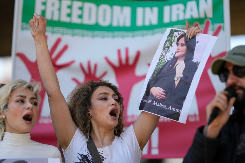 Protesterna efter Mahsa Aminis död spreds som en löpeld över världen. Arkivbild.