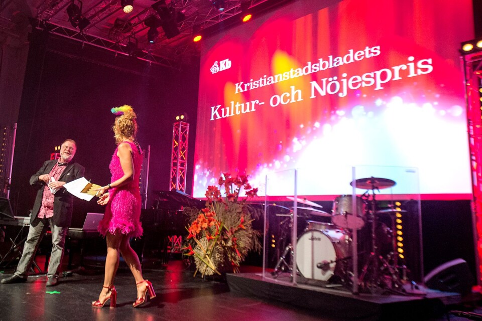 Kulturredaktören Sune Johannesson delade ut Kristianstadsbladets Kultur- och Nöjespris från scenen.