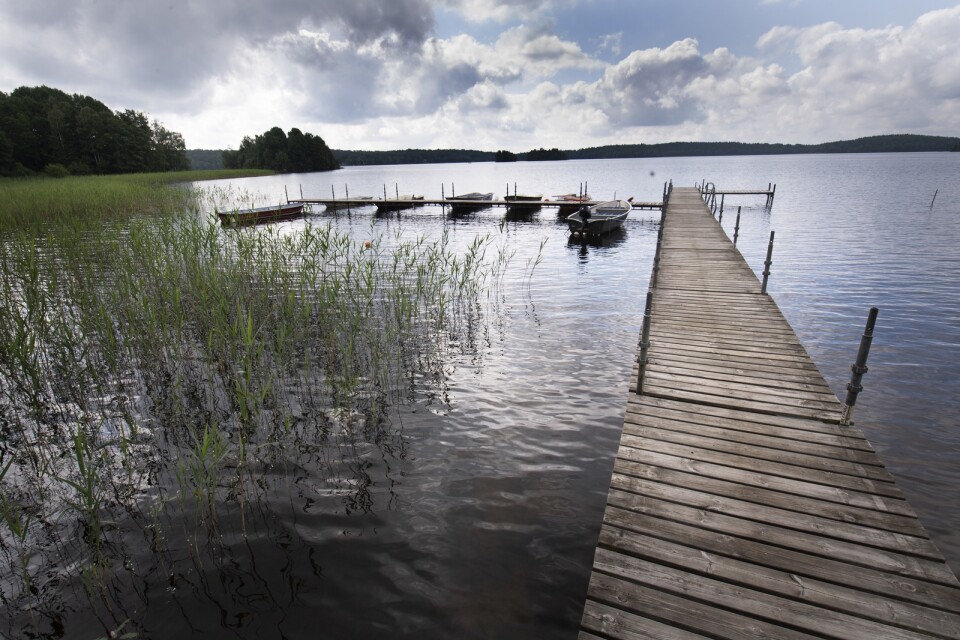 Det var vid Lursjön utanför Hästveda som en kvinna miste livet. Hon var ute och simmade, men försvann under ytan.