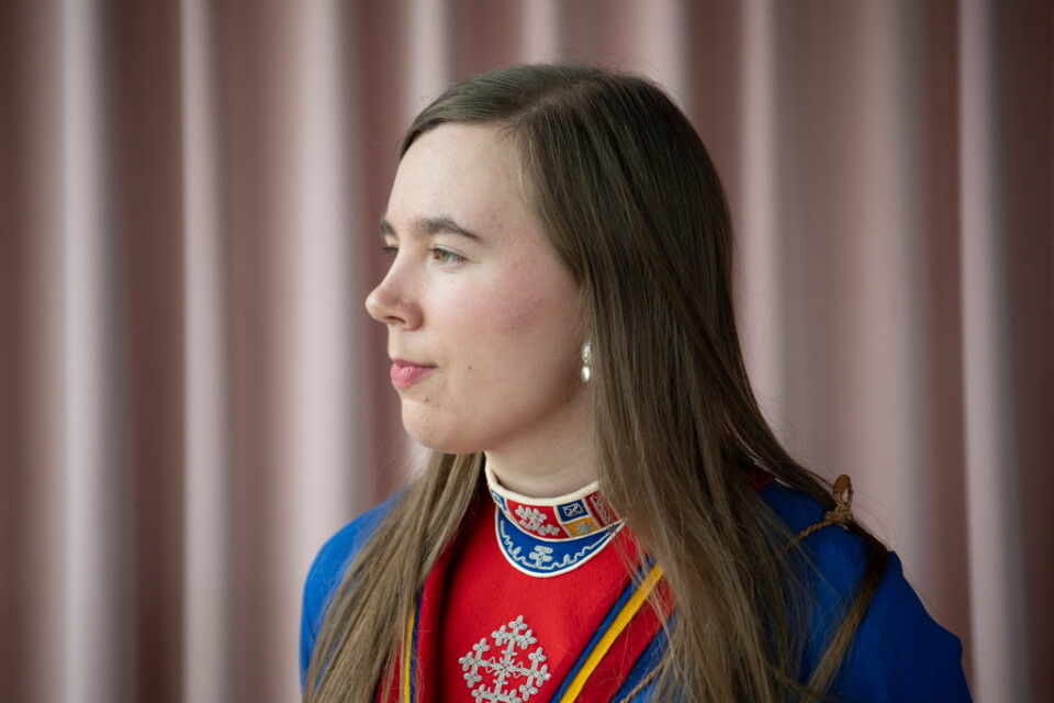 "Jag skulle aldrig säga att en människa som bär på det samiska arvet och identifierar sig som same inte är det" säger Moa Backe Åstot.