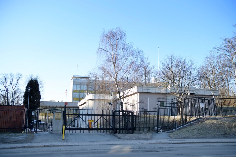 Ambassaden har reagerat på att Sverige kan skicka utbildare till Ukraina.