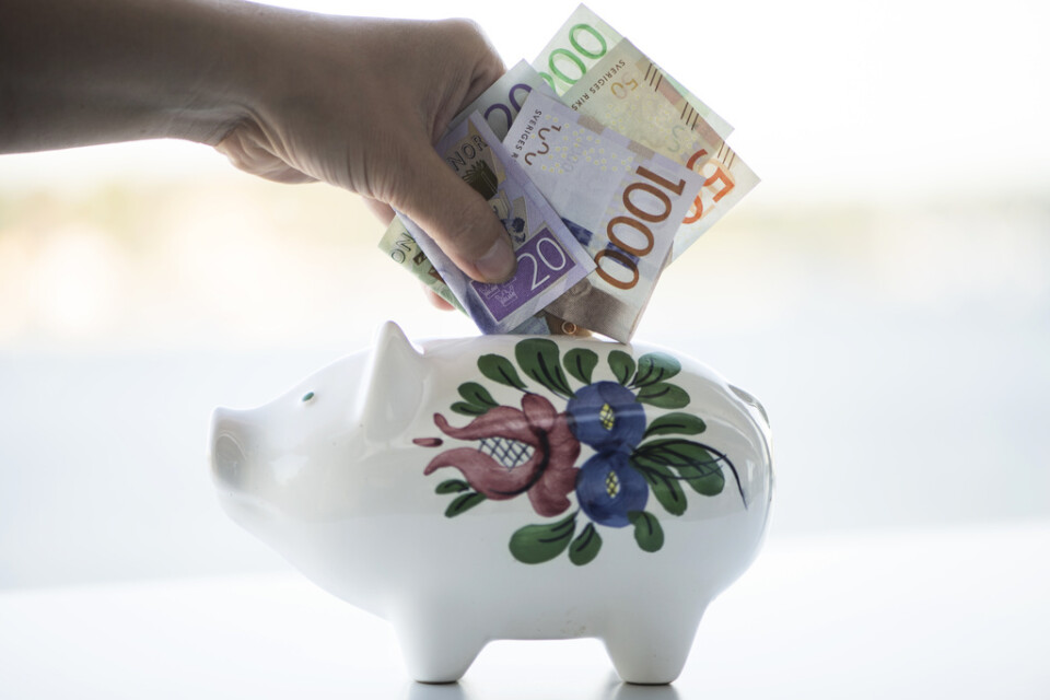 Sparkonto är fortfarande den vanligaste sparformen, men svenskarna anser att fonder är bäst för ett långsiktigt sparande. Arkivbild.