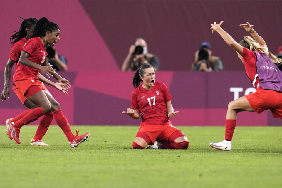 Jessie Fleming och Kanada jublade efter 1–0-målet i OS-semifinalen mot USA.