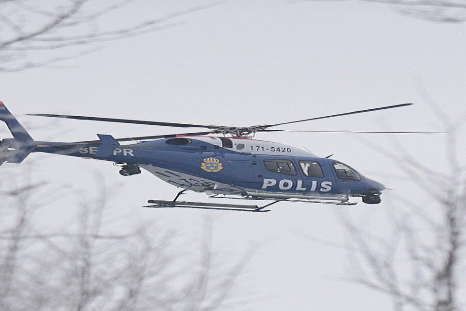 Flera helikoptrar deltog i sökandet efter skoterföraren. Arkivbild.