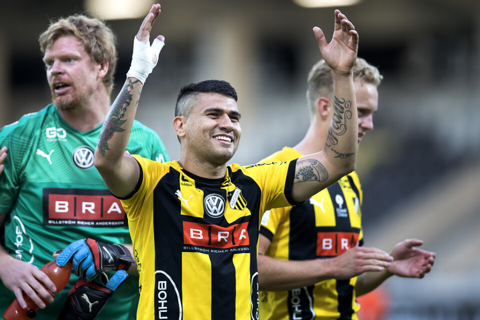Comebackande målvakten Christoffer Källqvist, tvåmålsskytten Paulinho och mittfältaren Gustav Berggren firar Häckens seger med 4–1 mot Falkenberg.