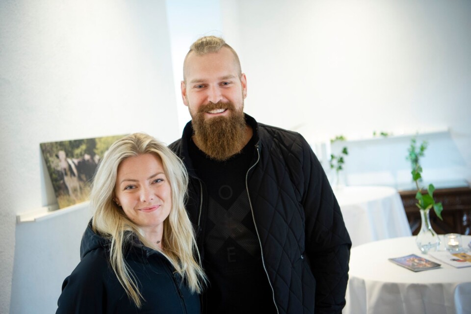Linderödsborna Karolina Rosander och Michel Rosén är på jakt efter en lokal för sitt bröllop.