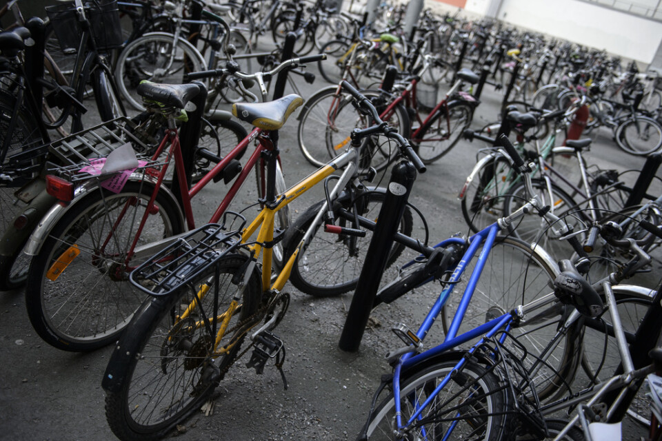 Trasiga cyklar i ett cykelställ på Södermalm i Stockholm. Arkivbild.