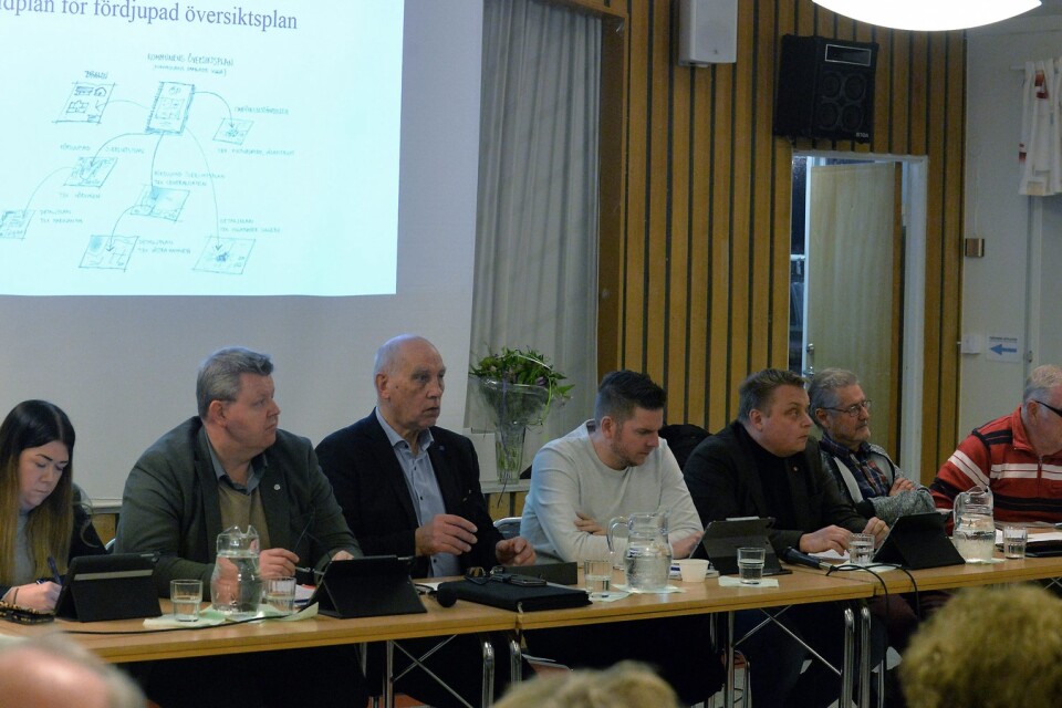 Politiker på rad för att berätta hur mycket Hästveda finns med i de politiska rullorna. Foto: Helén Fingalsson