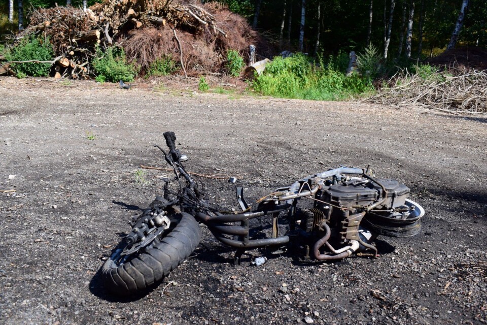 Moped som brunnit i Kronoskogen Tomelilla för en vecka sedan.