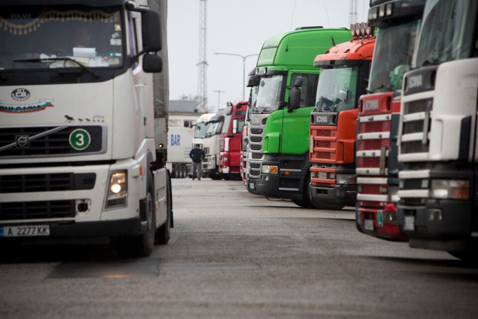 Allt fler lastbilar i Ystads hamn.