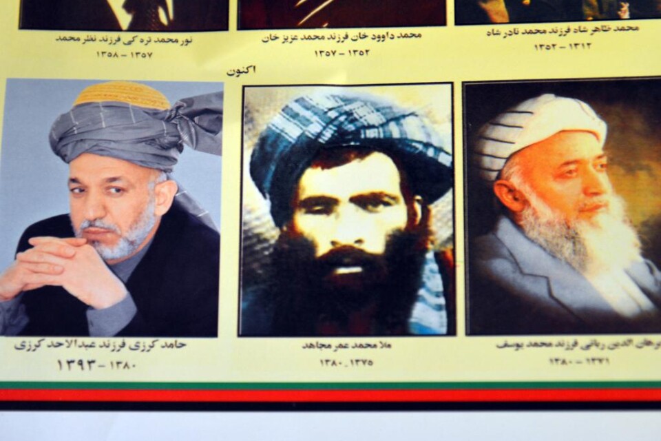 Talibanerna har bekräftat att Akhtar Muhammad Mansour är ny \"emir\". Han efterträder Muhammad Omar, som enligt Afghanistans regering varit död i över två år - men som enligt talibanerna gjorde utspel så sent som häromveckan. Oklarheten är fortsatt stor