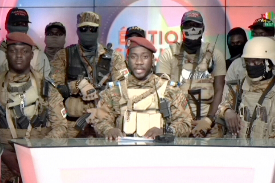 Bild från Burkina Fasos statliga tv-kanal RTB då landets militär i fredags meddelade att presidenten avsatts i en kupp.