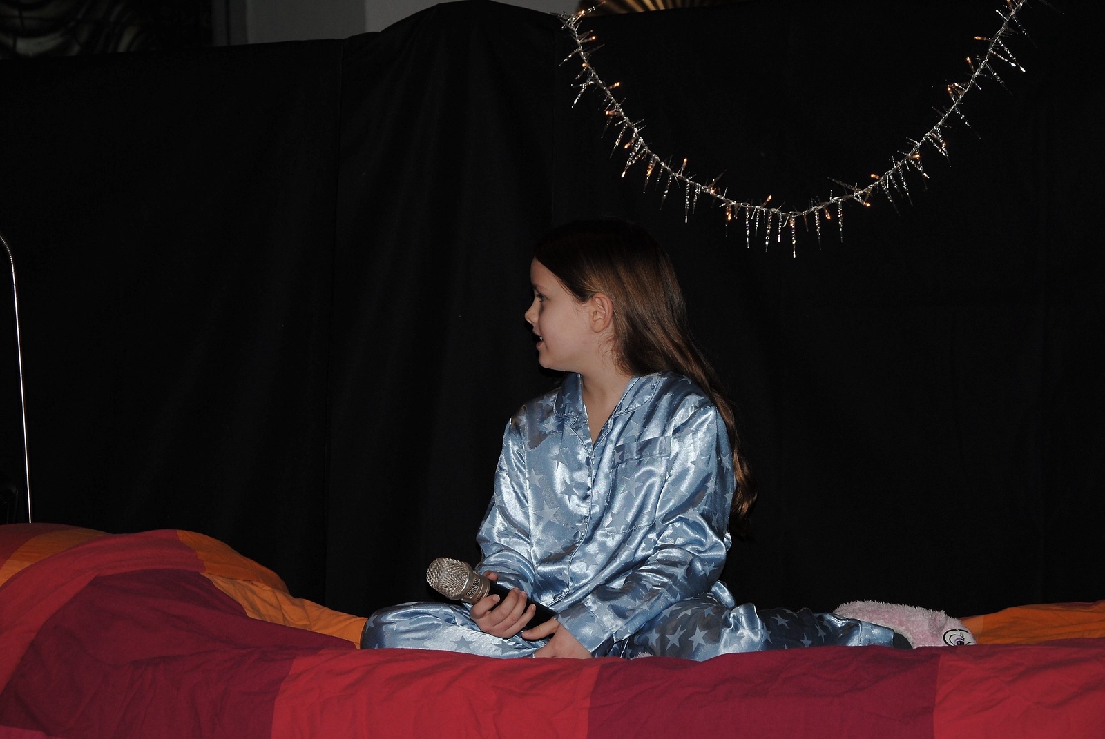 Handlingen i musikalen börjar med att en liten flicka inte kan sova dagen före julafton. FOTO: SUSANNE GÄRE