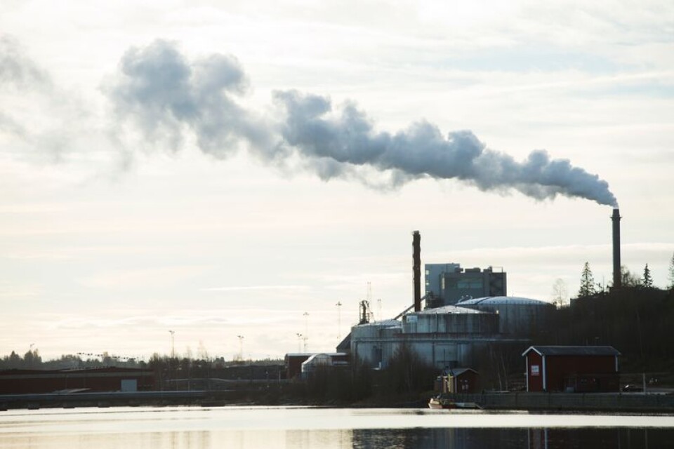 Fabriker som denna i Örnsköldsvik rymmer allt mindre arbetskraft.