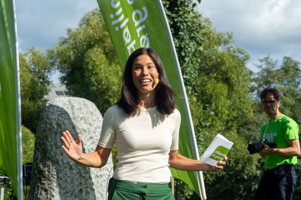 Oslo-politikern Lan Marie Berg är en av de miljöpartister som kritiserar rapporten. Bild från ett kampanjmöte i augusti.