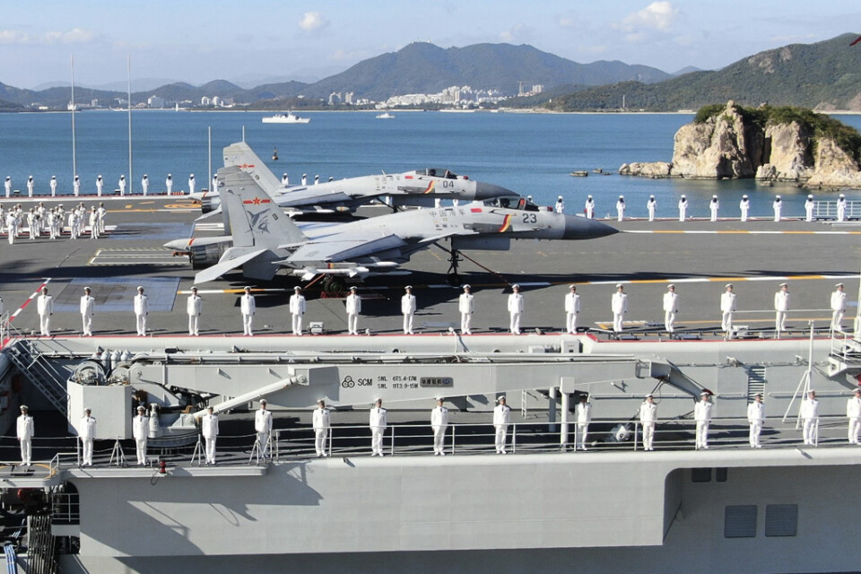 Kinas första inhemskt byggda hangarfartyg Shandong ligger vid ön Hainan i Sydkinesiska havet, 27 december 2019.