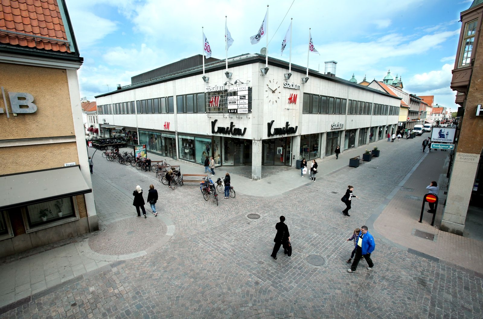 Kvastenhörnan, tidigare Domus, på Storgatan har länge varit en mötesplats i Kalmar.