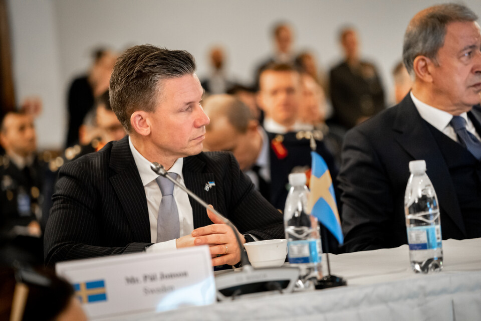 Försvarsminister Pål Jonson på mötet för länder som stödjer Ukraina militärt på den amerikanska flygbasen Ramstein i Tyskland.