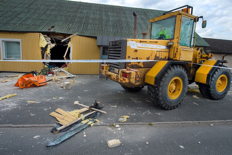 The ”Lantan Outlet” shop is a premium outlet in Everöd. It was raided with the help of a stolen wheel loader.