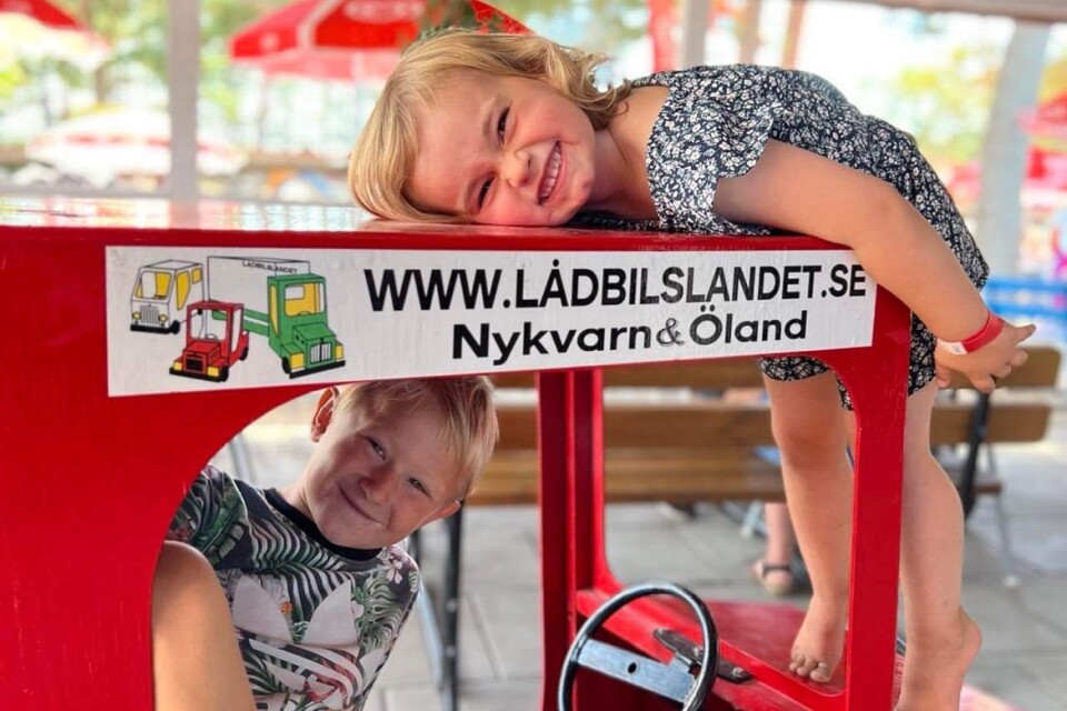 Lådbilslandet i Löttorp lockar barn som vill köra själv.