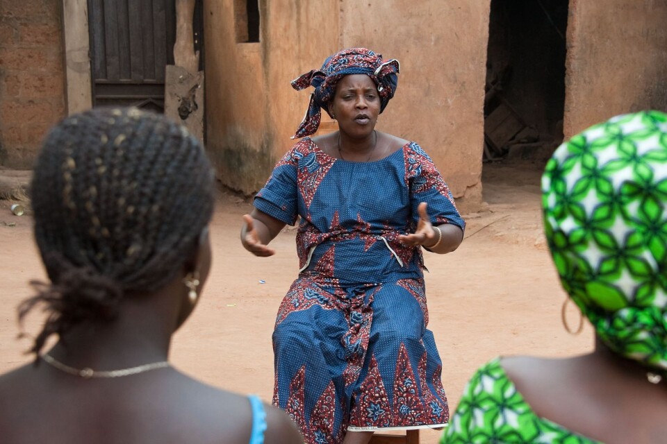 Louise Lagni håller i en utbildning vid The Hunger Projects verksamhet i Benin
