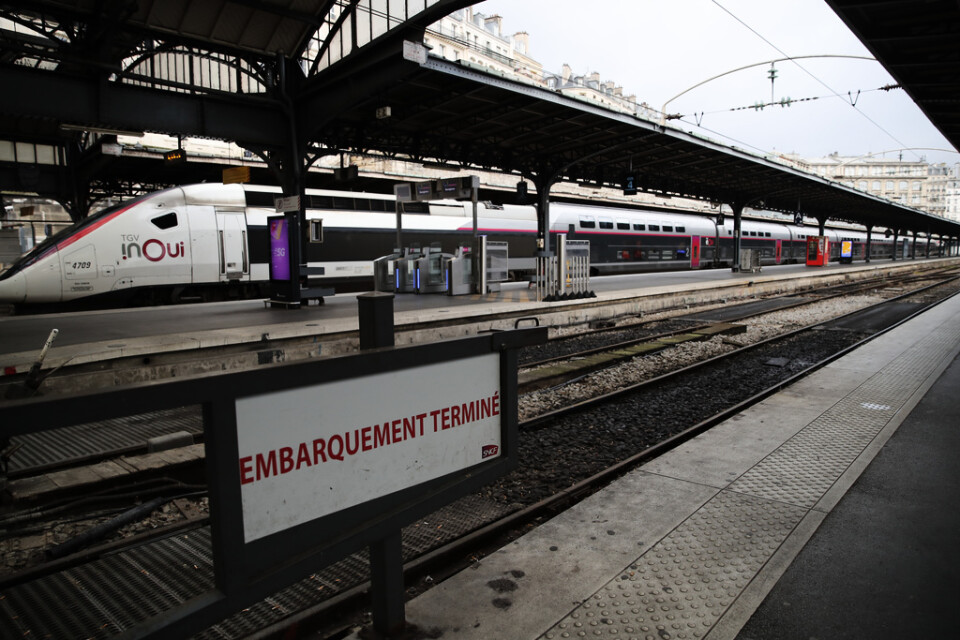 Trafiken står stilla vid Parisstationen Gare de l'Est. Arkivbild.