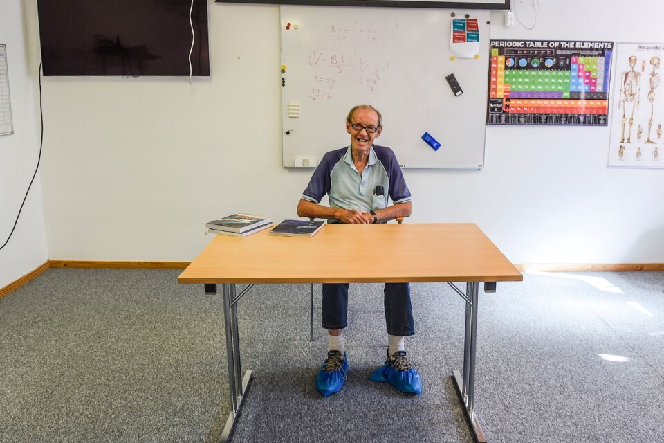 ”Mitt första egna klassrum sedan jag blev pensionär”, säger Ingvar Kroon, som trivs med att vara tillbaka som lärare.