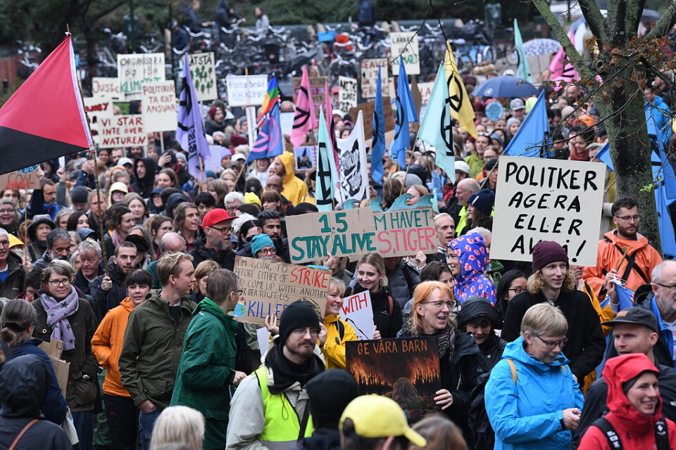 Klimatdemonstration utanför Stadshuset i Malmö. I Sverige, från Kiruna till Malmö, hålls manifestationer och strejker på över 100 orter som arrangeras av Greta Thunbergs rörelse Fridays for future.
