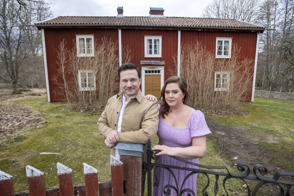 John Martin Bengtsson och Viktoria Tocca på plats i Duvemåla.