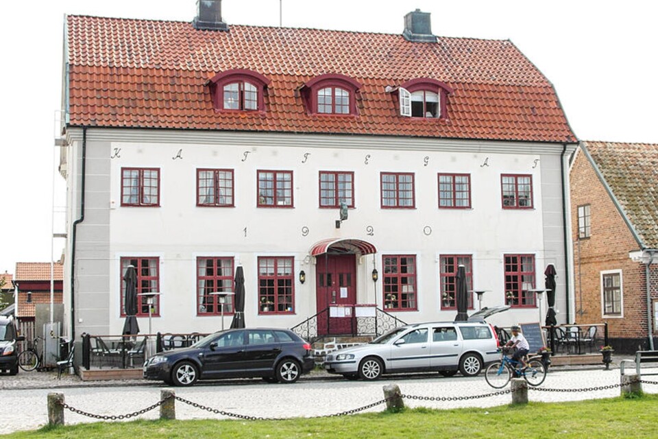 Hotel Kattegat, Torekov. Intaget av alkohol under förhandlingarna kan ha bidragit till förändringen av monarkins betydelse.