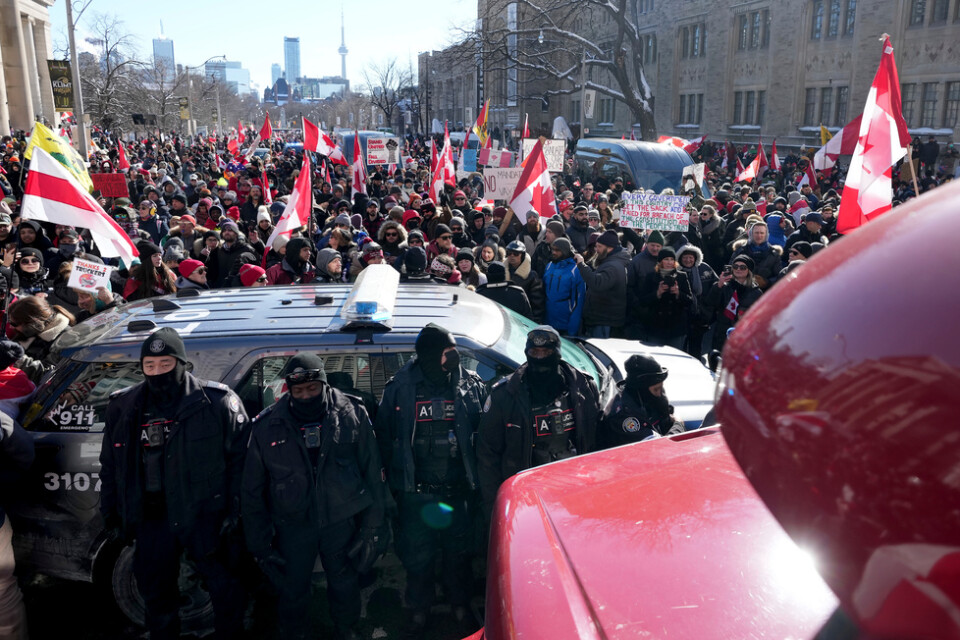 Protester mot coronarestriktioner växer åter i styrka i Kanada. Protester pågår i Ottawa och har spridits till städer som Toronto (bilden).