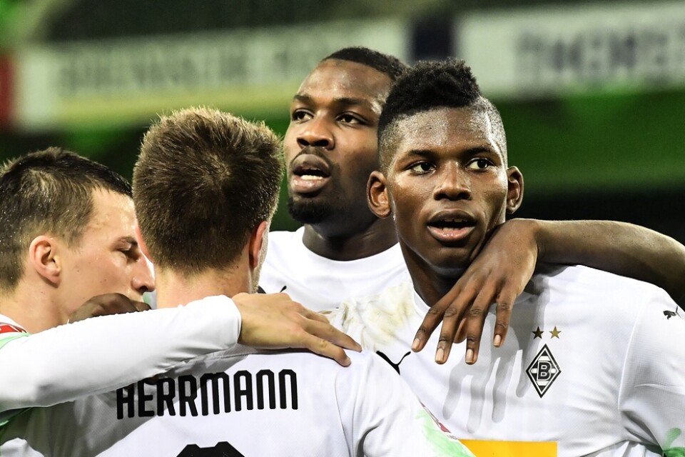 Spelarna i Borussia Mönchengladbach väljer att avstå delar av sin lön för att hjälpa klubben ekonomiskt i coronakrisen. Arkivbild.