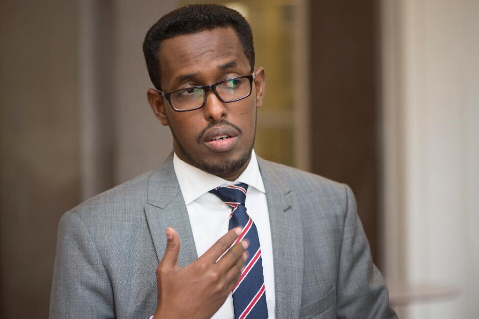 Somalia står vid ett vägskäl. Återuppbyggnaden är möjlig, men landet kan också kastas tillbaka i kaos. En av de avgörande frågorna handlar om att stoppa extremistgruppernas möjligheter att rekrytera ungdomar, anser somaliske ministern Abdi Aynte. - Mång