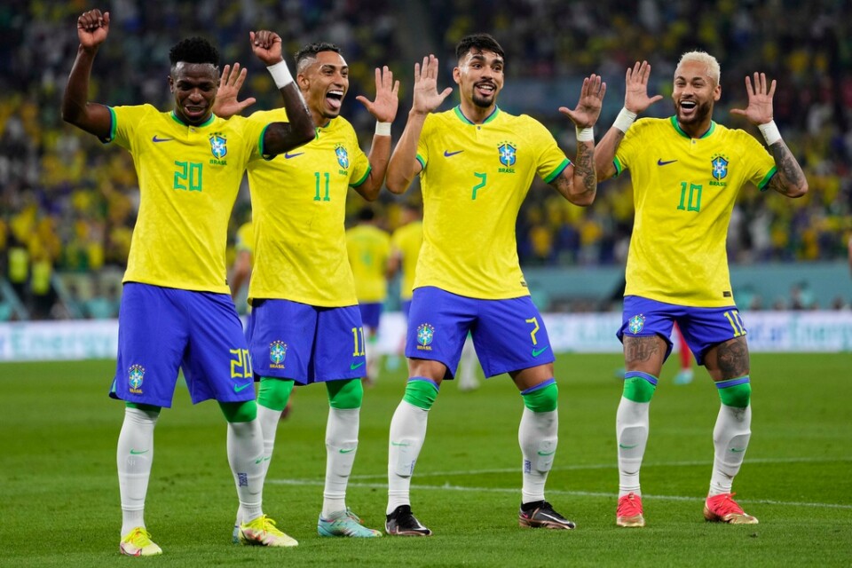 Brasilien är klart för kvartsfinal efter 4–1 mot Sydkorea.