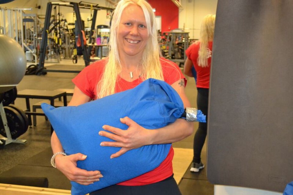 Nya grepp på gymmet. Friskis tunga säckar är en utmaning för styrketräningen. Den här, som verksamhetsledaren sedan fem år, Zara Tall, tampas med väger 40 kilo.