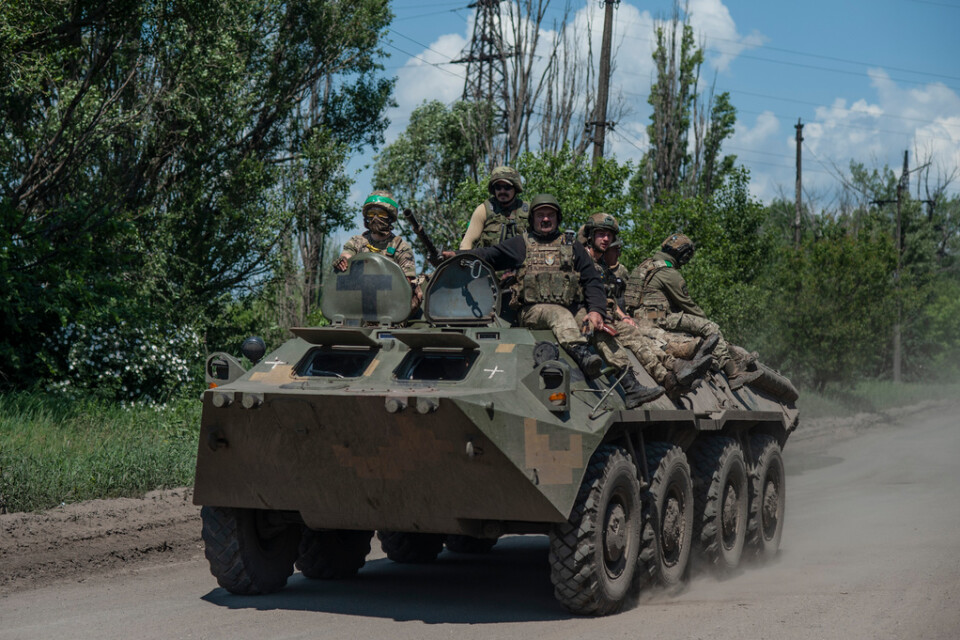 Ukrainska soldater vid frontlinjen nära Bachmut i måndags.