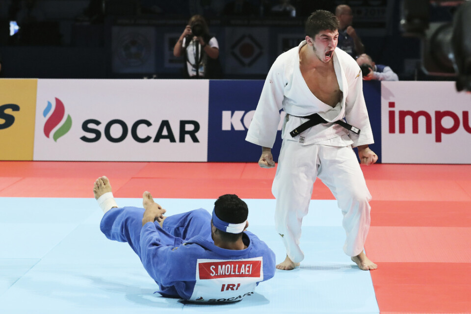 Saeid Mollaei, i blått, förlorade mot georgiern Luka Majsuradze i bronsmatchen i VM i Tokyo i augusti.