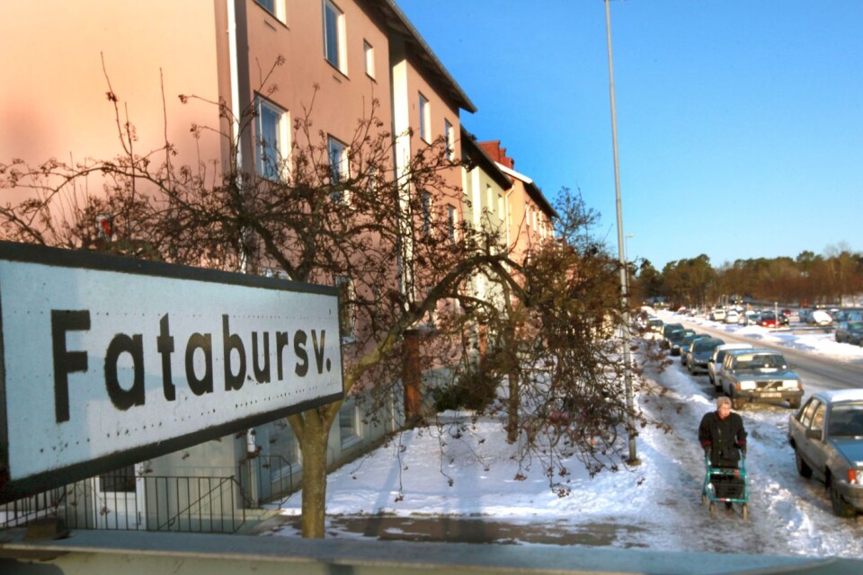 Christina Johansson gillar inte att gatuskyltarna har förkortningar. Här är ett exempel från Fatabursvägen i Kalmar.