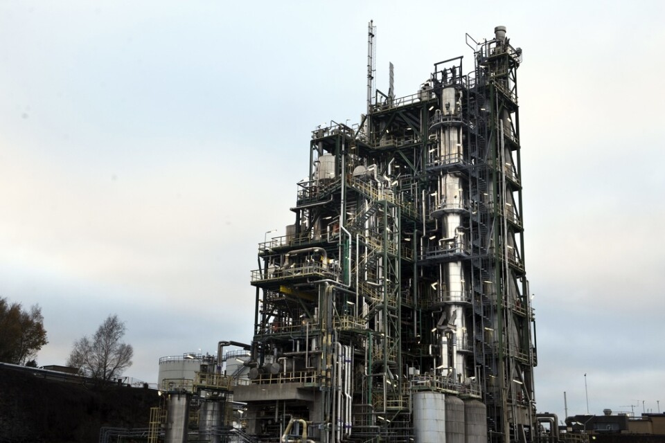 Kostnadstrycket är på väg ned för innovations- och kemiföretag i branschföreningen Ikem, visar en färsk barometer. Bilden visar en färgfabrik i Stenungsund. Arkivbild
