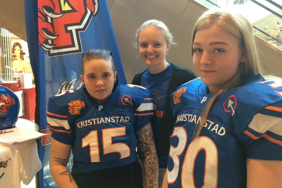 Emma Folkesson, My Larsson och Destenie Kallio vill se fler tjejer i Kristianstad Predators damlag. Foto: Karolina Alfredsson