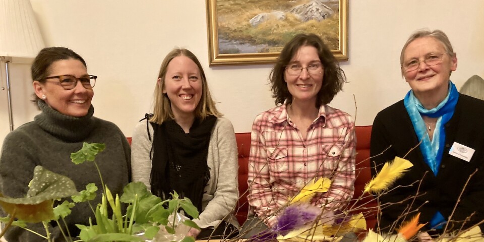 Jeanette Håkansson, Linda Cedergren och Lotta Zaar är nya i styrelsen och välkomnades av Sandra Brunsberg som är ordförande i Södra Ölands Trädgårdsvänner.