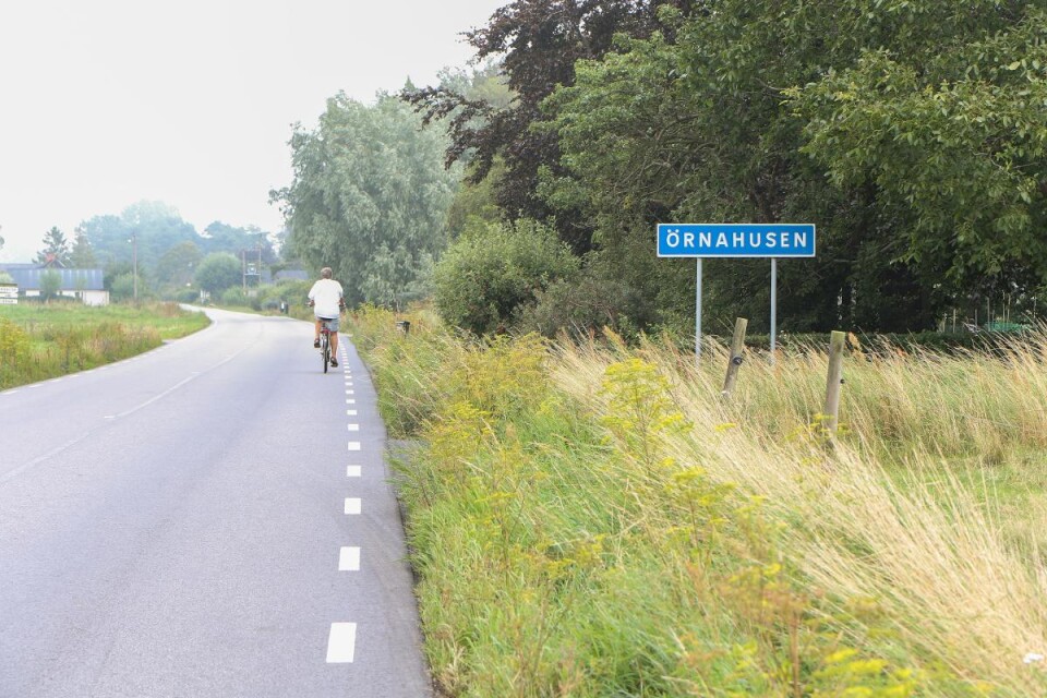 Förbi Örnahusen är en av de sträckor som saknar separat cykelväg. Tänk om och förhandla fram en ny plan som stämmer överens med landsbygdens boende och näringsidkare, manar Håkan Jönsson.