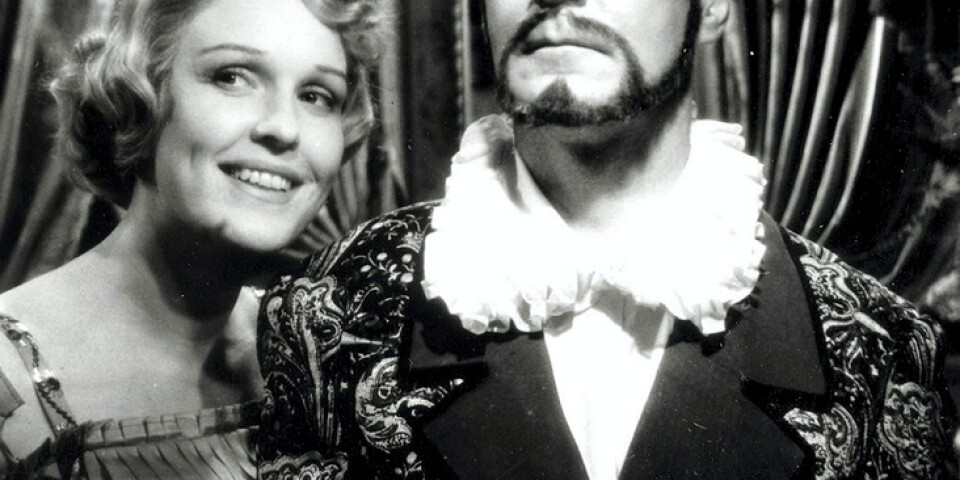 Eva Dahlbeck och Gunnar Björnstrand i Ingmar Bergmans "Sommarnattens leende" (1955). Pressbild.
